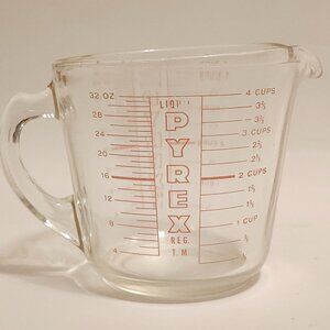 VINTAGE Pyrex 4-cup (1 quart / 32 oz) glass measuring cup VINTAGE #532